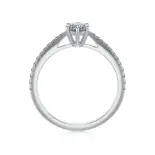 Pierścionek z białego złota z diamentami